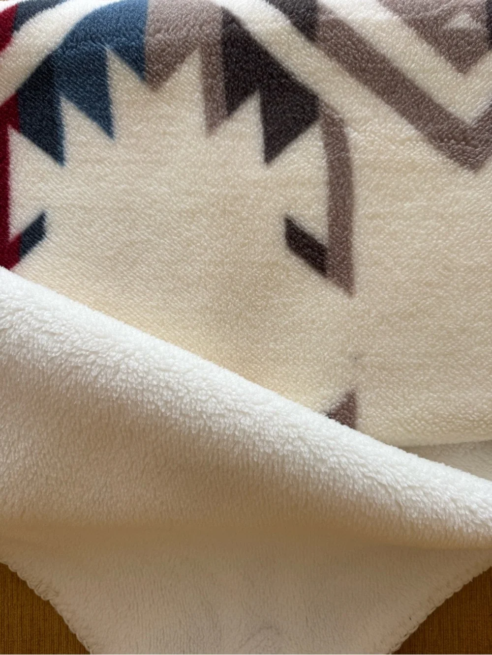 Pendleton White Sands Aztec Berber Throw Blanket 50”x70”